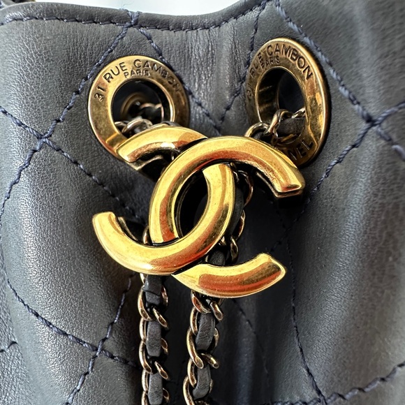 Chanel drawstring with the most beautiful hardware and wide strap - Picture 8 of 10